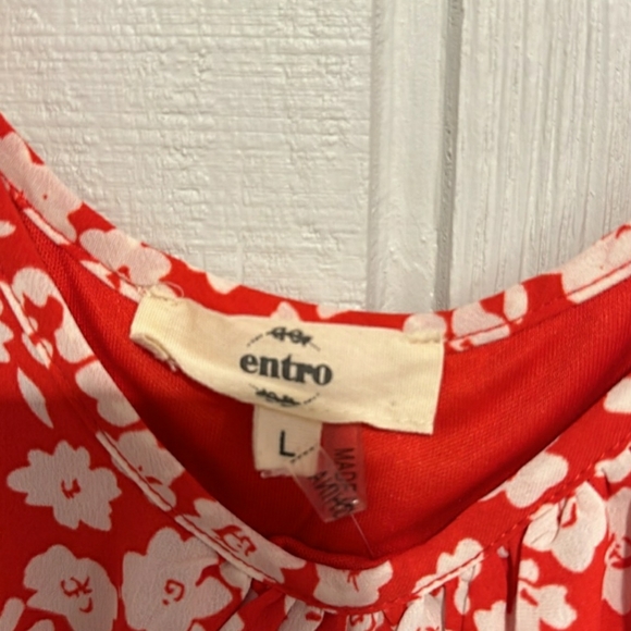 Entro Red Mini with White Flowers - Picture 3 of 6